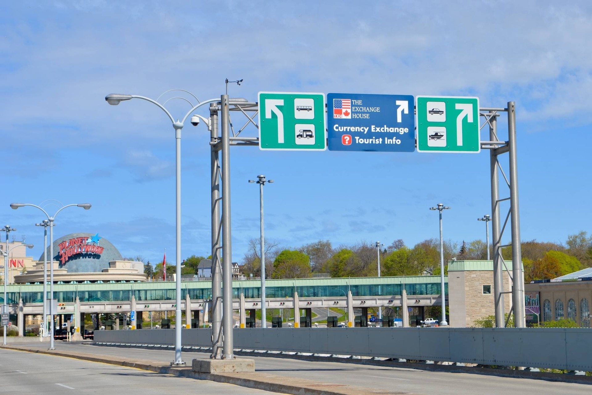 ABD’ye Seyahat Edecek Bazı Kanadalılar İçin Yeni Vize Ücreti Yürürlüğe Girdi